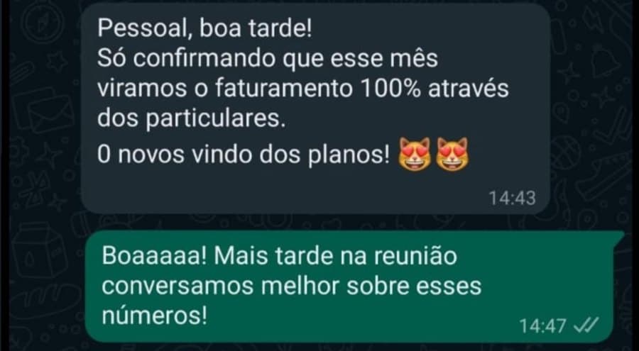 Mensagem da clínica confirmando que o faturamento do mês veio 100% de particulares e zero novos de planos