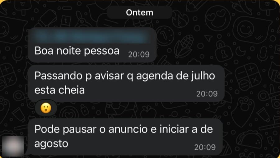 Mensagem da médica avisando que a agenda de julho está cheia e pedindo para pausar o anúncio e iniciar o de agosto