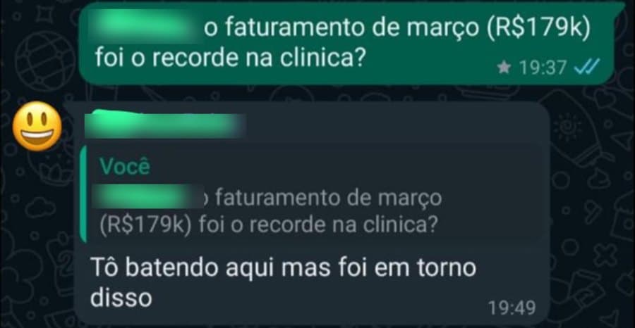 Conversa em que a equipe pergunta se o faturamento de março de 179 mil reais foi o recorde da clínica e a médica responde que foi em torno disso
